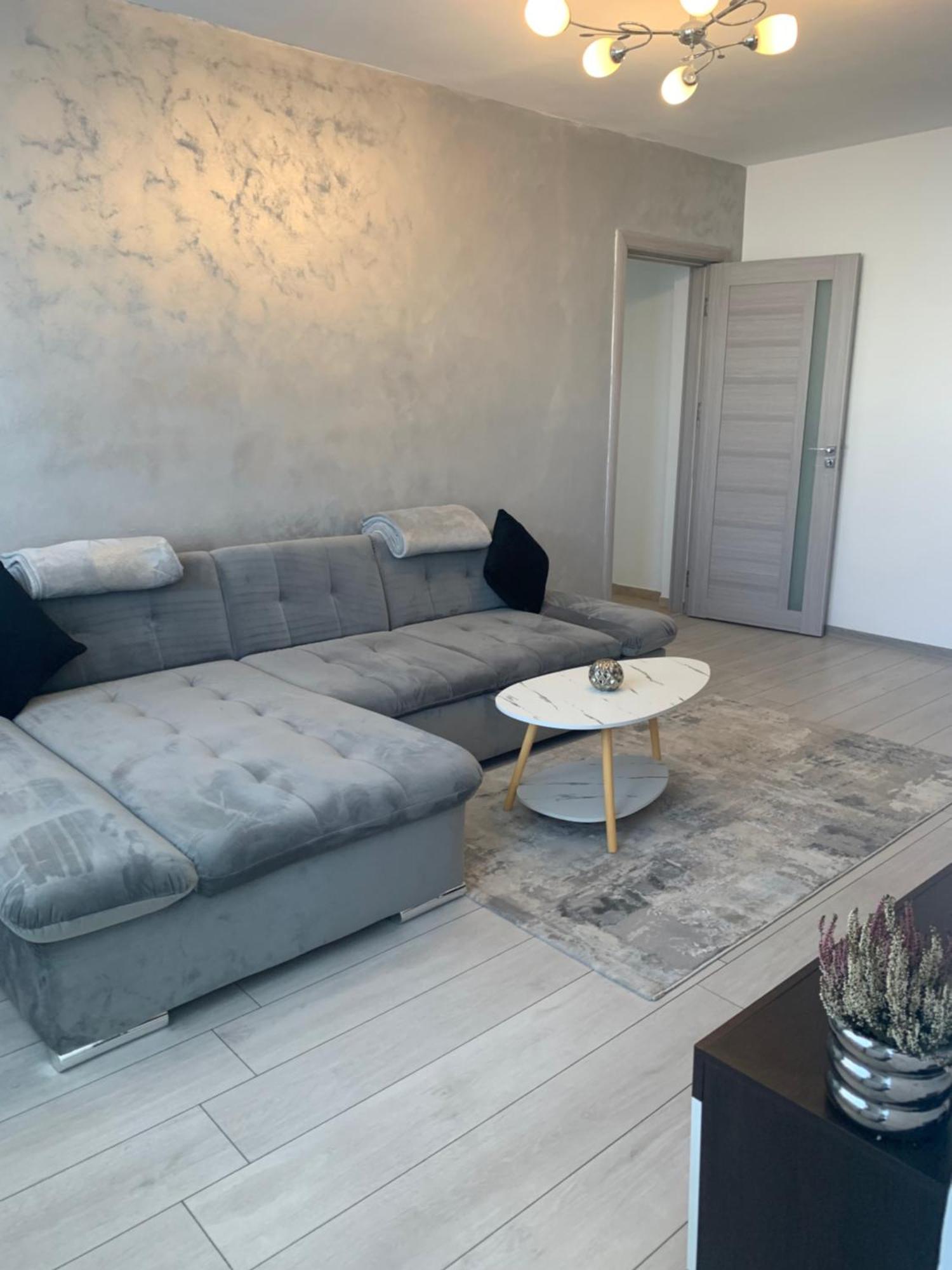 Victoriei Boulevard Private Apartment Braşov Exterior foto